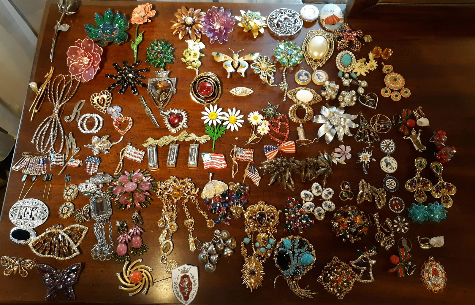 Assorted Pins and Earrings (1 of 7)