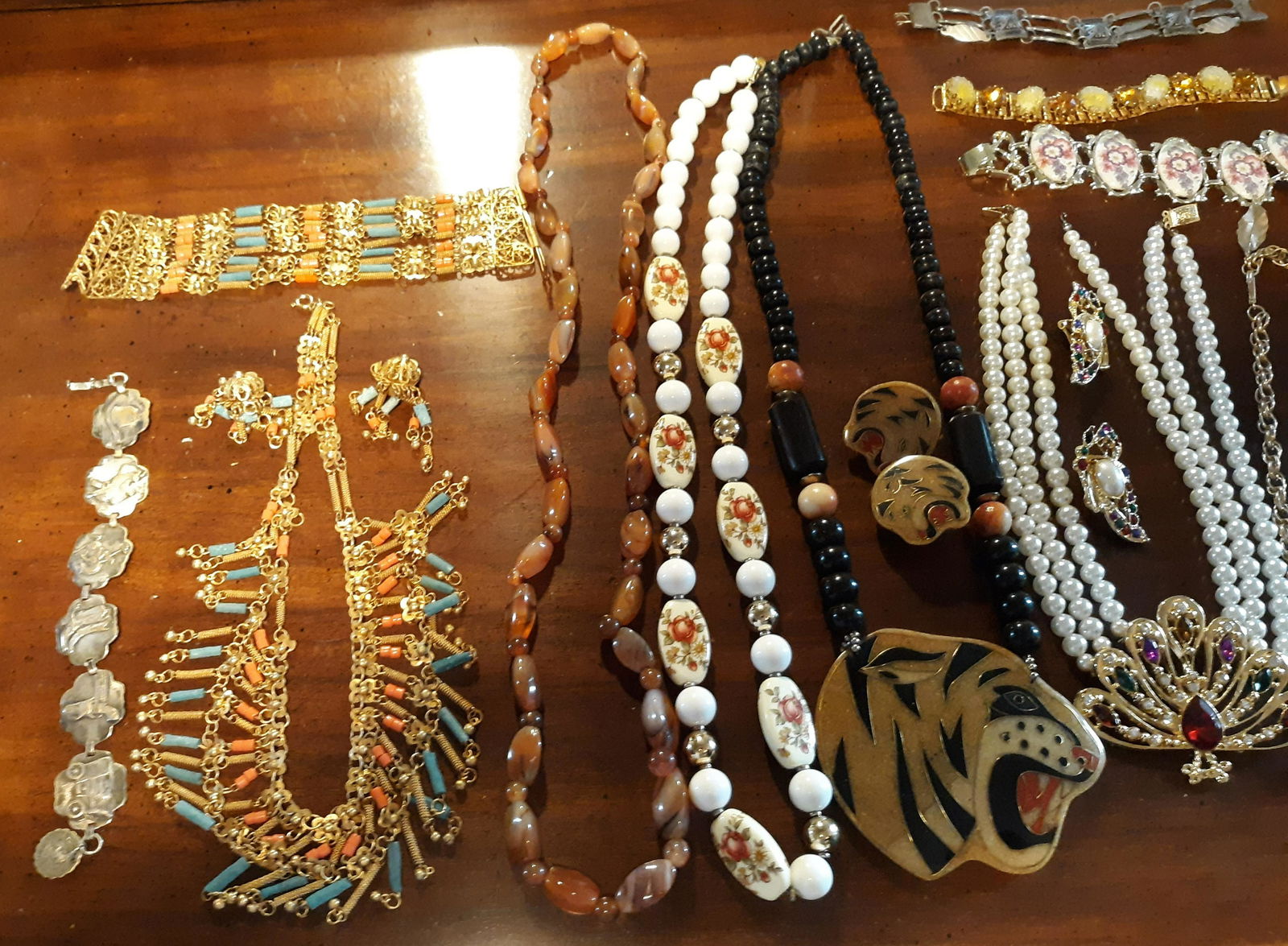 Assorted Necklaces, Bracelets & Earrings (1 of 8)