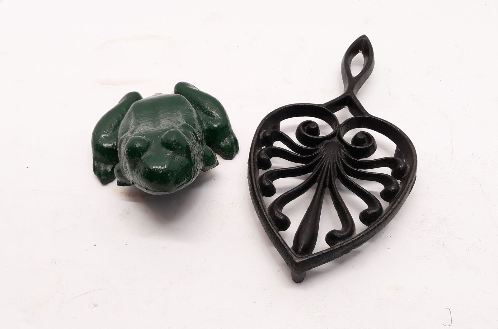 Painted Cast Iron Frog and Trivet (1 of 5)
