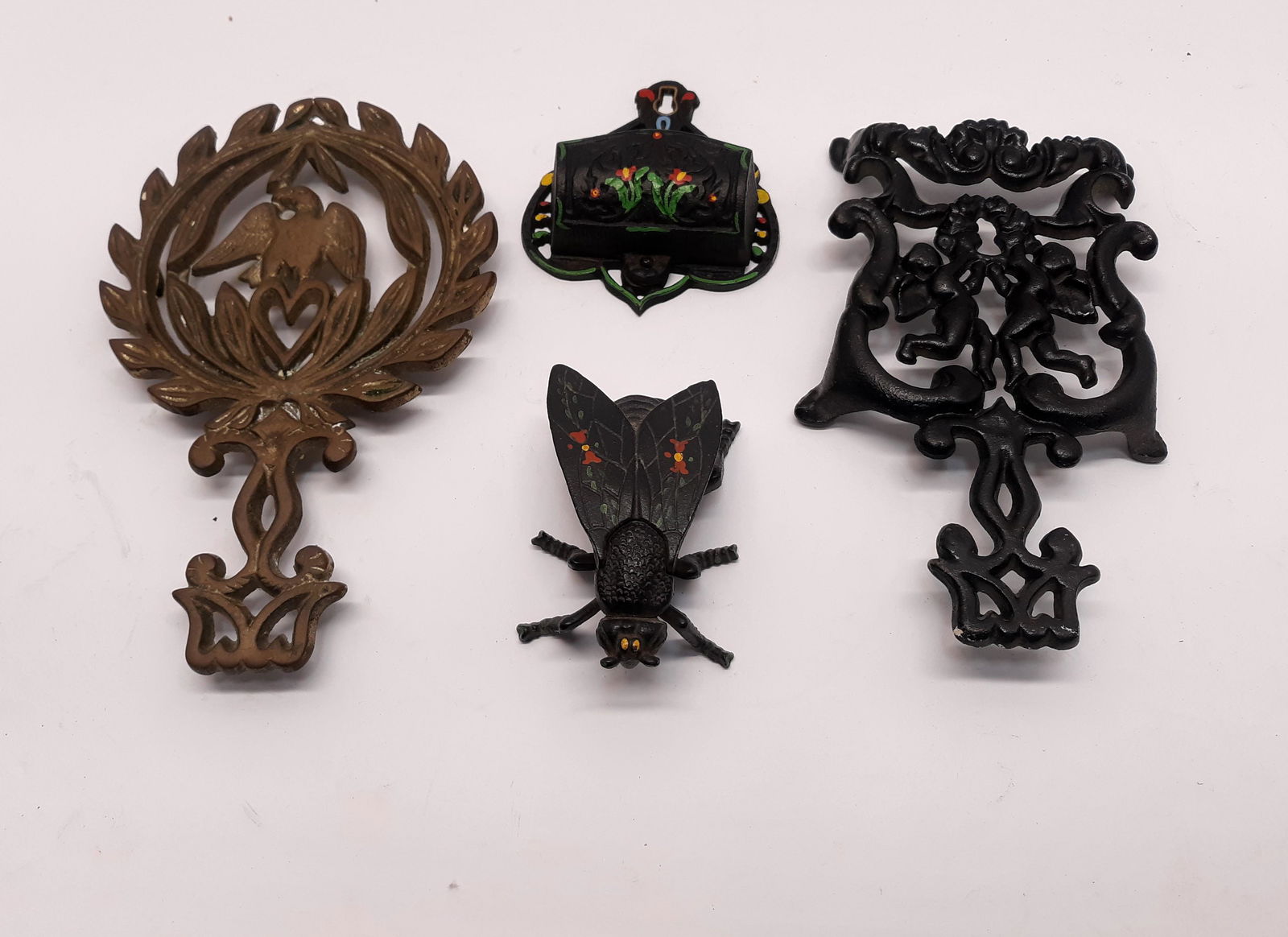 Wilton Match Safe, Cast Iron Bee and Trivets (1 of 10)