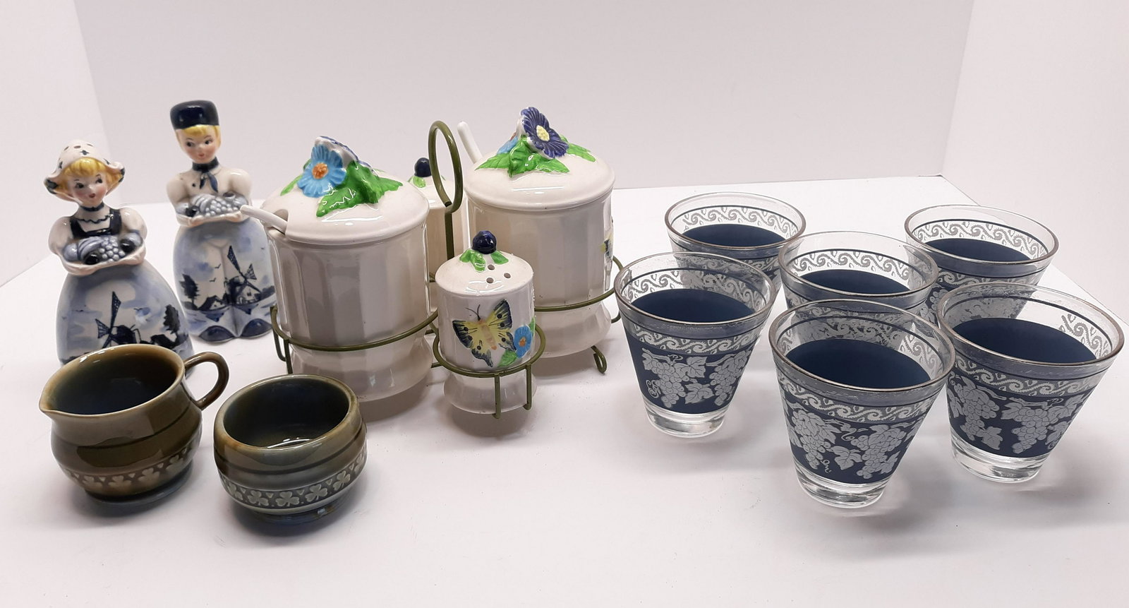 Vintage, MCM and assorted Kitchenware (1 of 6)