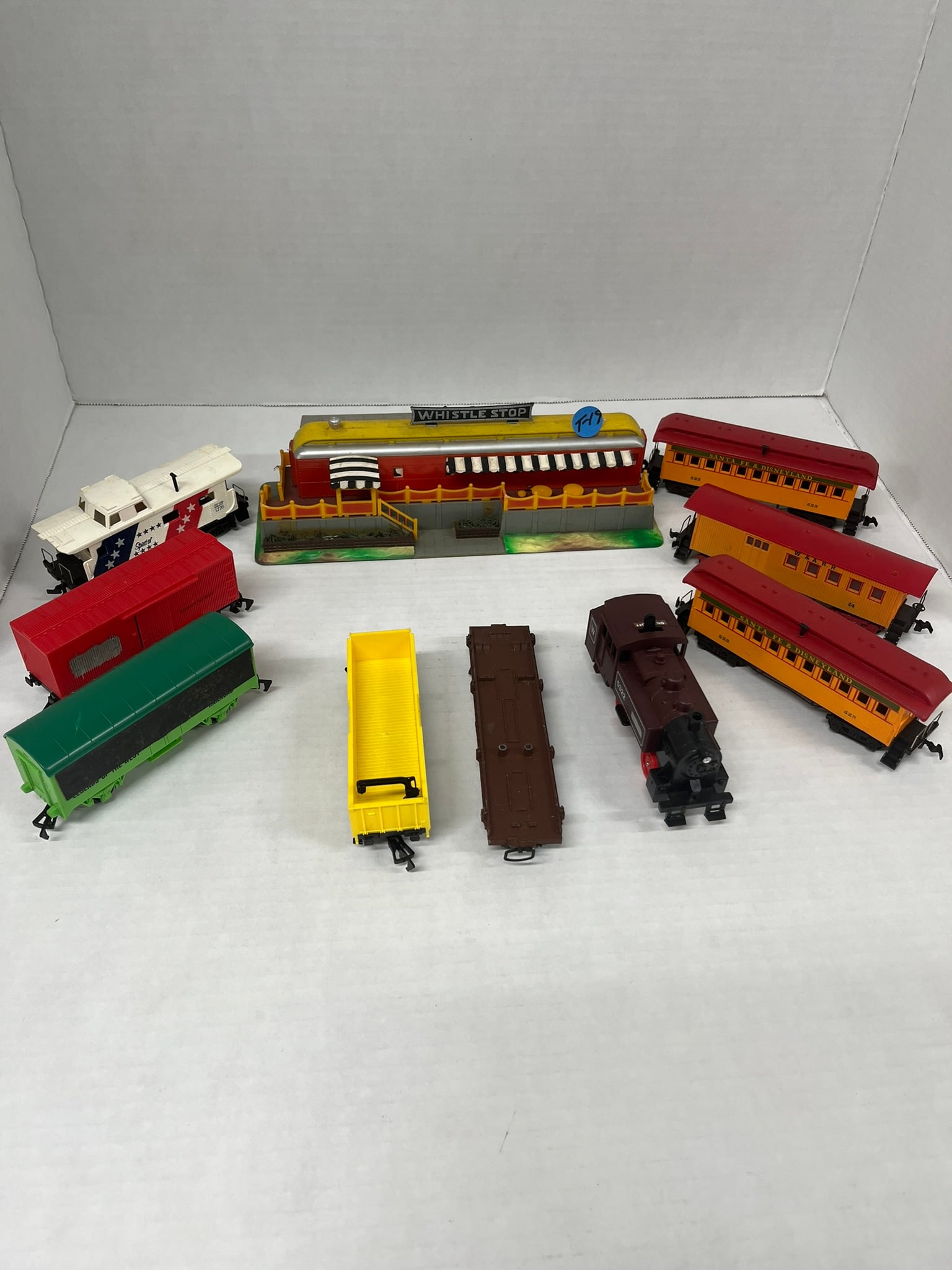 Assorted Trains, HO Building (1 of 3)