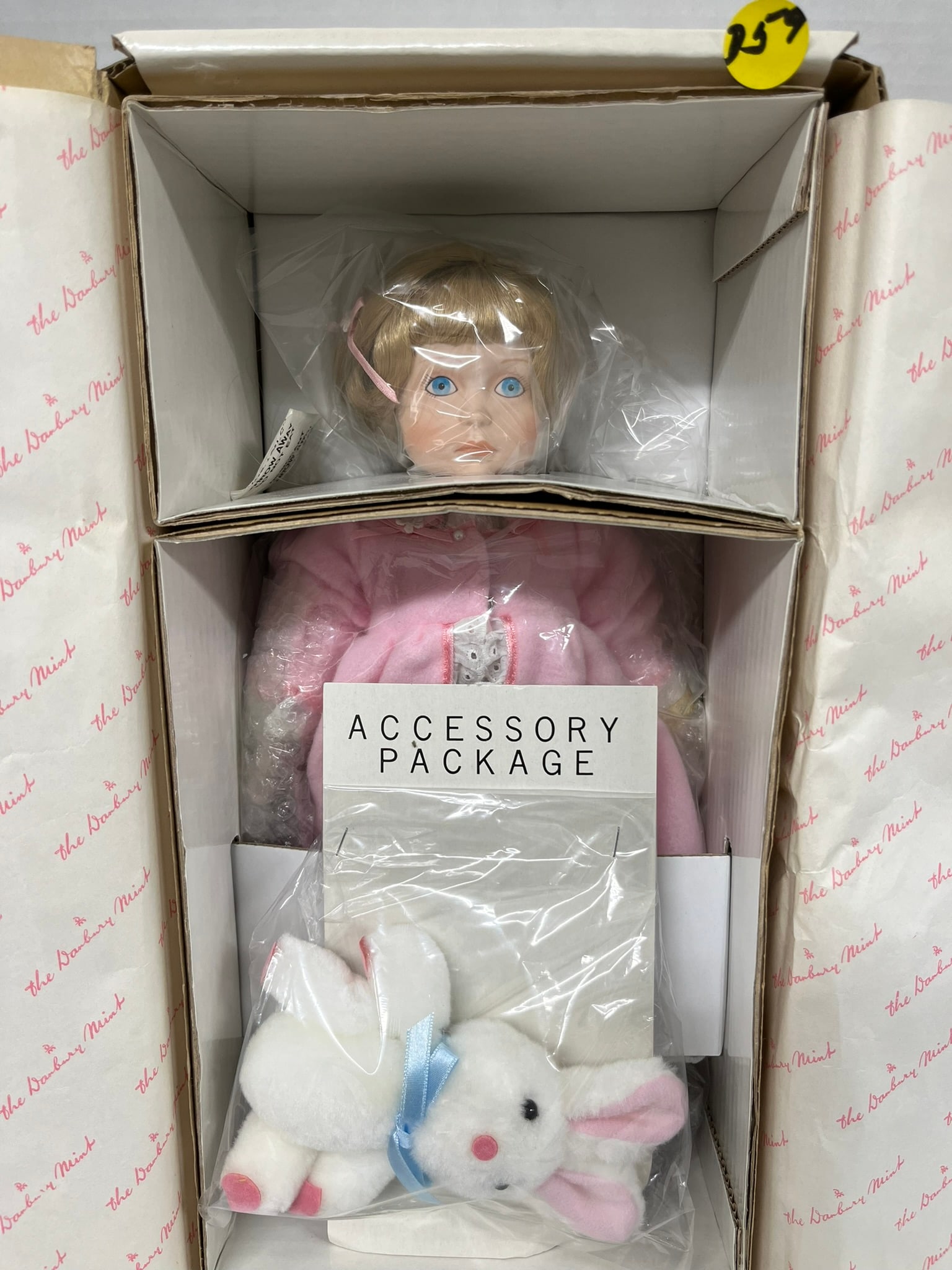 Danbury Mint Stephanie at Bedtime with Accessory Package (1 of 1)