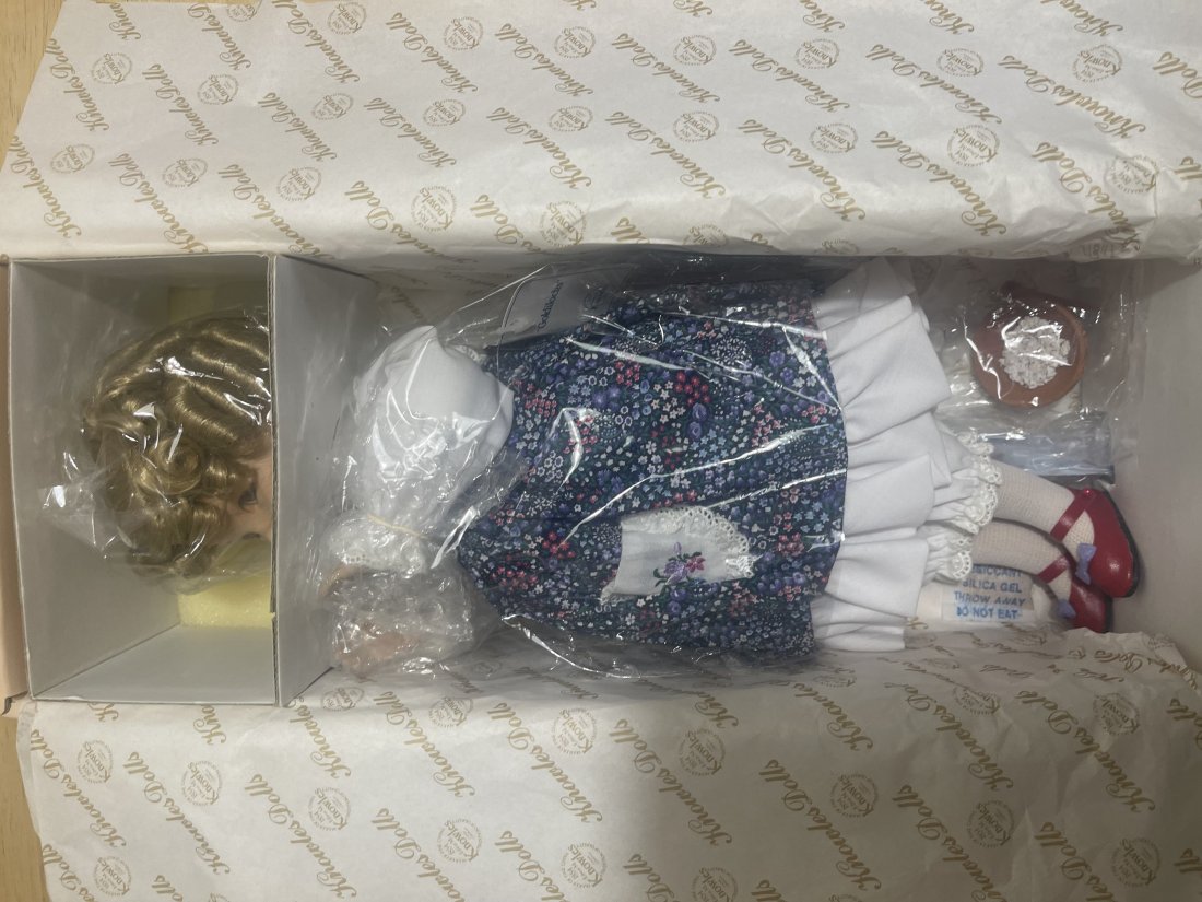 Edwin M. Knowles Goldilocks Doll Numbered in original box with certificates (1 of 5)