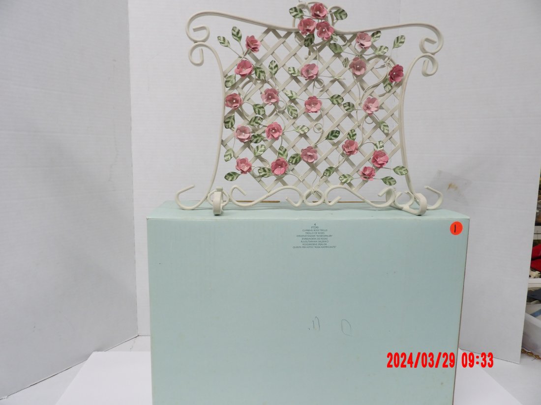 PartyLite P7290 Climbing Rose Trellis 3 Votive Candle Holder (1 of 2)