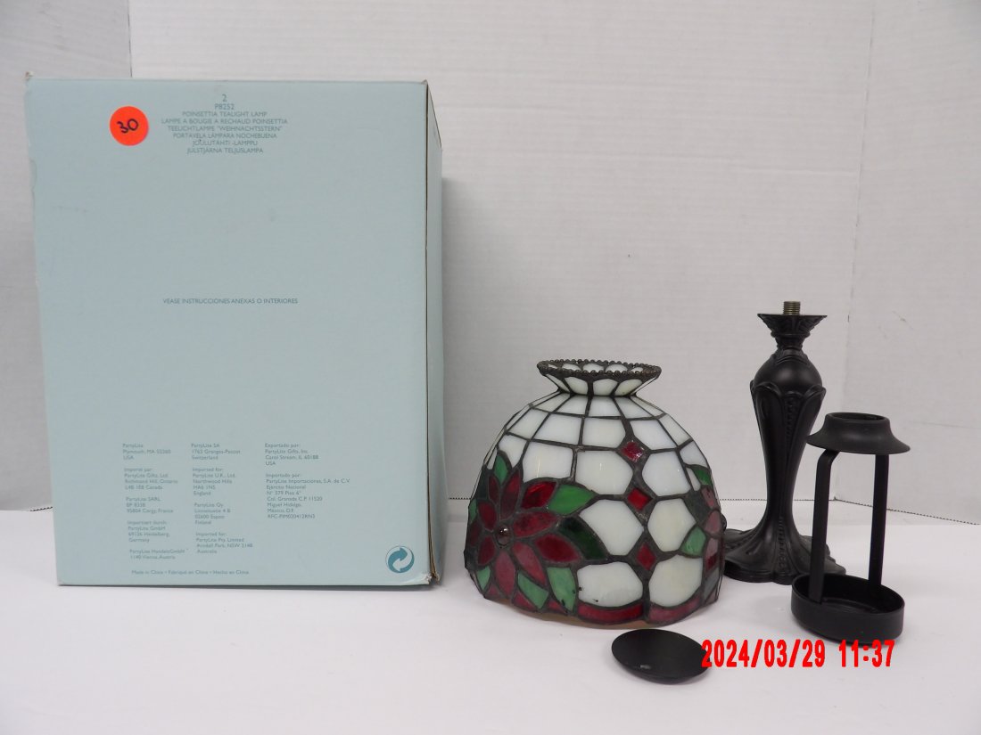 PartyLite P8252 Poinsettia Tealight Lamp (1 of 1)