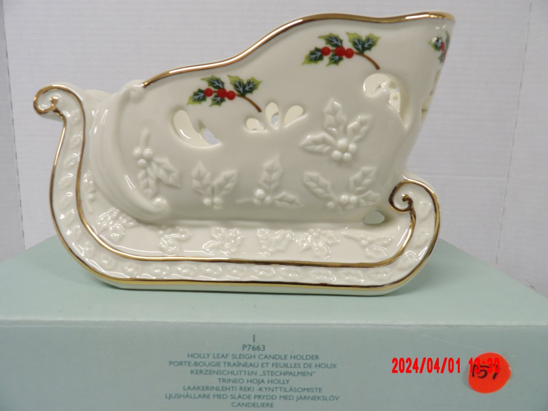 PartyLite P7663 Holly Leaf Sleigh Candle Holder (1 of 1)