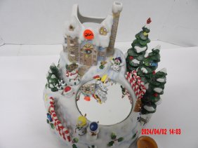 PartyLite P7321 The Church Olde World Village Teaght House