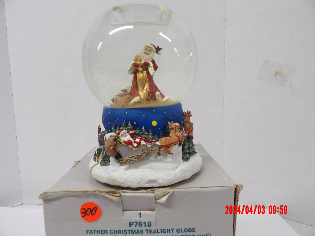 PartyLite P7618 Father Christmas Tealight Globe: PartyLite P7618 Father Christmas Tealight Globe 0319 - 7x7x8.5