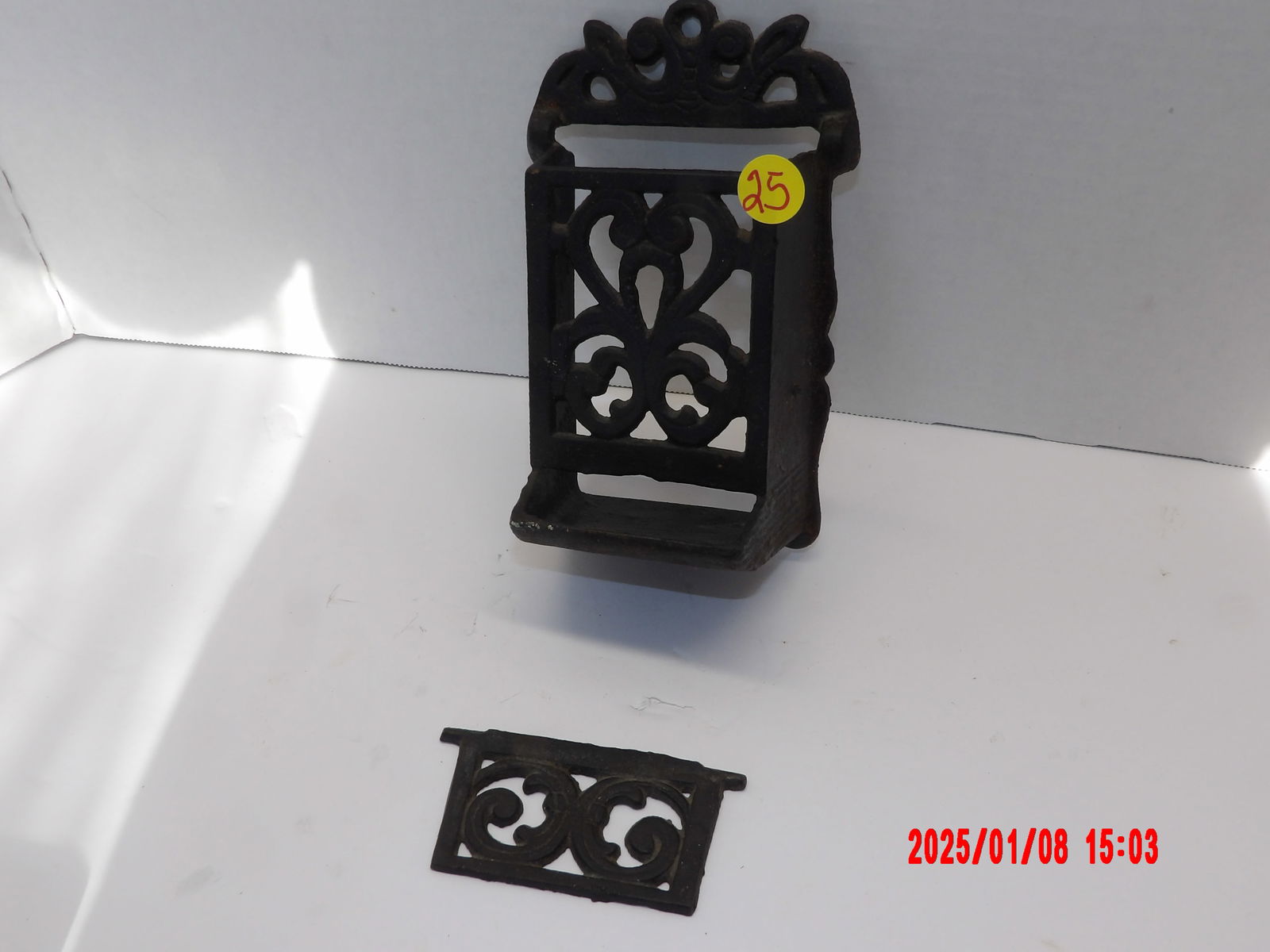 Vintage Cast Iron Scrolled Matchbox Holder (1 of 1)
