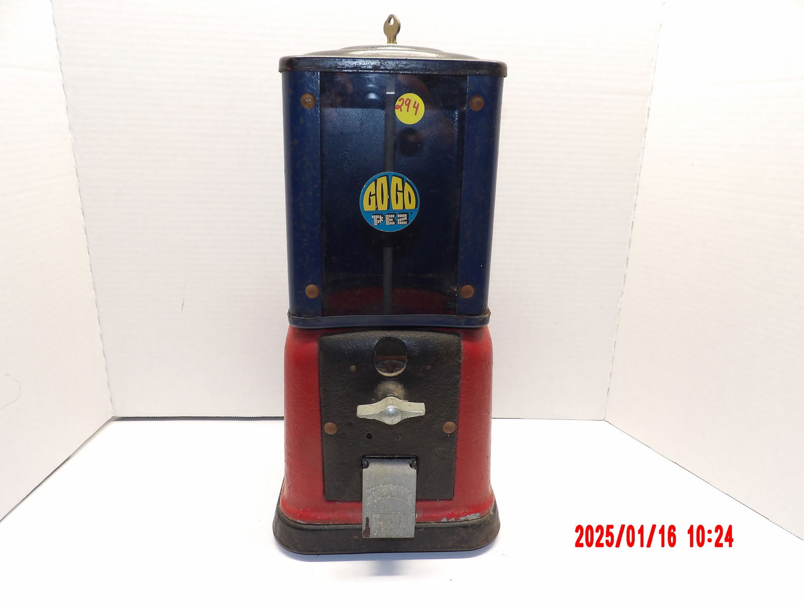 Vendor Gumball Machine (1 of 1)