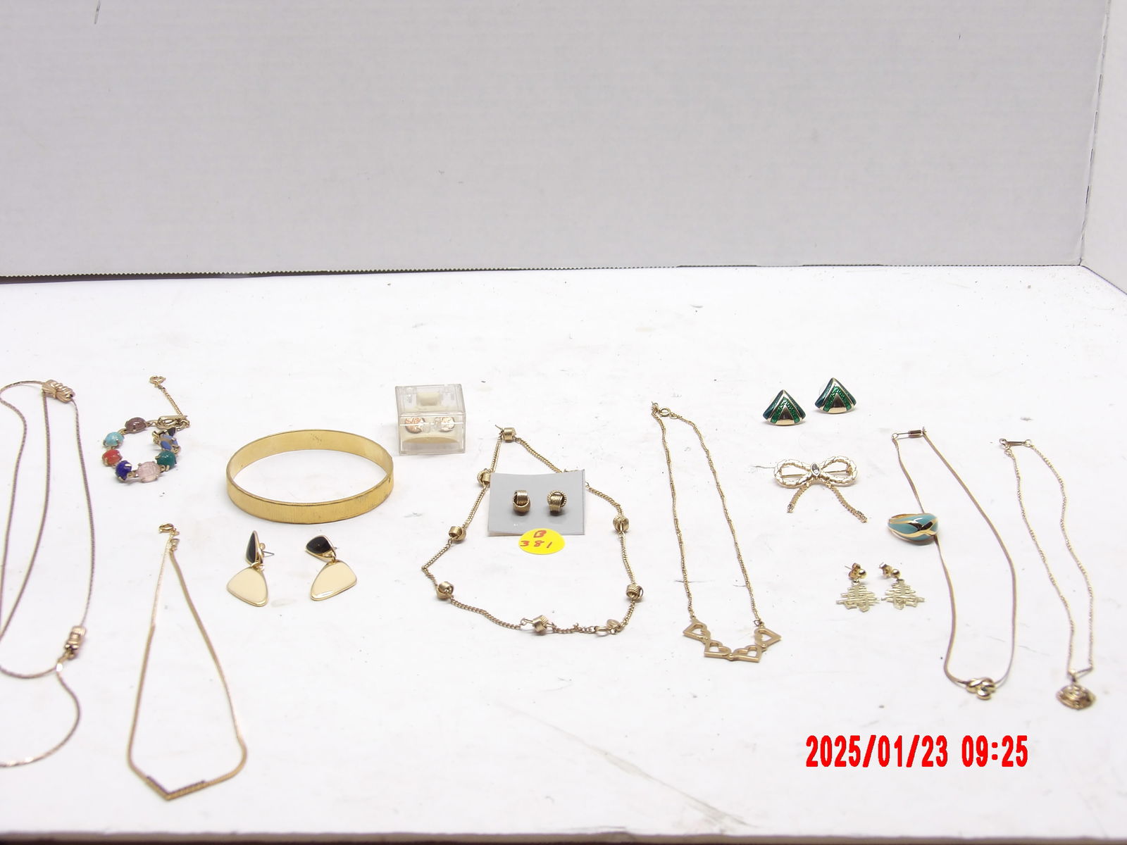 15 Pc Assorted Gold Plated Women's Jewlery (1 of 2)
