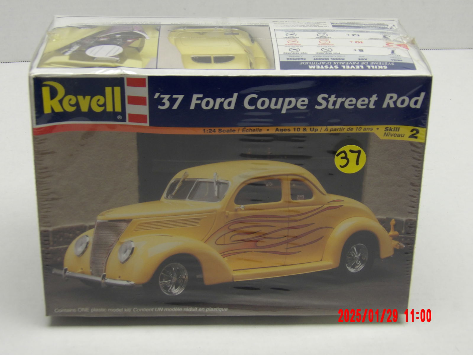 Revell 1/24 Scale '37 Ford Coupe Street Rod Plastic Model Kit: This Revell '37 Ford Coupe Street Rod model kit is a custom hot rod-style plastic model, perfect for model builders interested in classic cars with custom modifications. The 119-piece kit allows for d