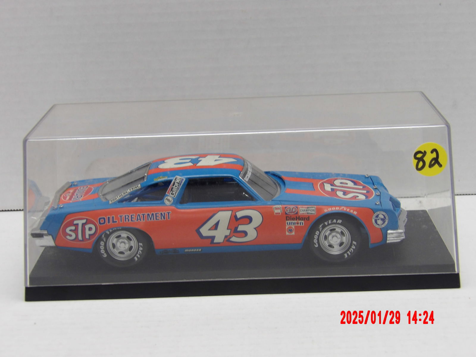 Richard Petty #43 STP NASCAR Stock Car – Die-Cast Model in Display Case: The Richard Petty #43 STP NASCAR Die-Cast Model is a highly detailed and historically significant collectible, perfect for NASCAR enthusiasts, die-cast collectors, and racing fans. With its authentic