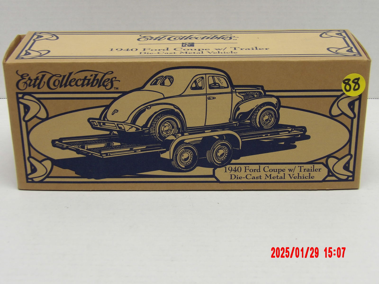 Ertl Collectibles 1940 Ford Coupe with Trailer – Die-Cast Metal Vehicle: The Ertl Collectibles 1940 Ford Coupe with Trailer is a detailed and nostalgic die-cast model, celebrating classic American racing culture and vintage hot rods. With its authentic two-tone paint job,