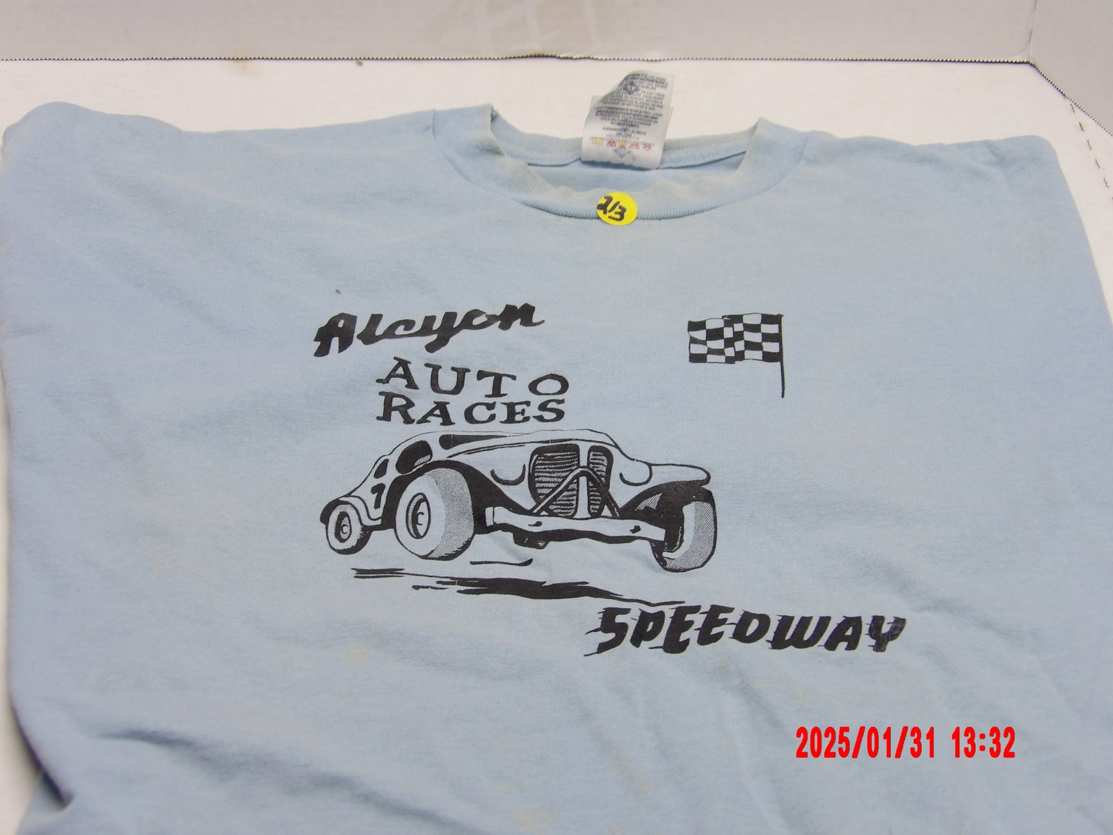 XXL Vintage Alcyon Speedway Racing T-Shirt: This is a vintage light blue short-sleeve T-shirt featuring a black graphic print celebrating Alcyon Speedway, a historic dirt track located in Pitman, New Jersey.