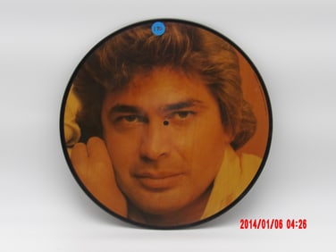 ENGLBERT HUMPERDINCK “LOVES ONLY LOVE” PICTURE RECORD VINYL