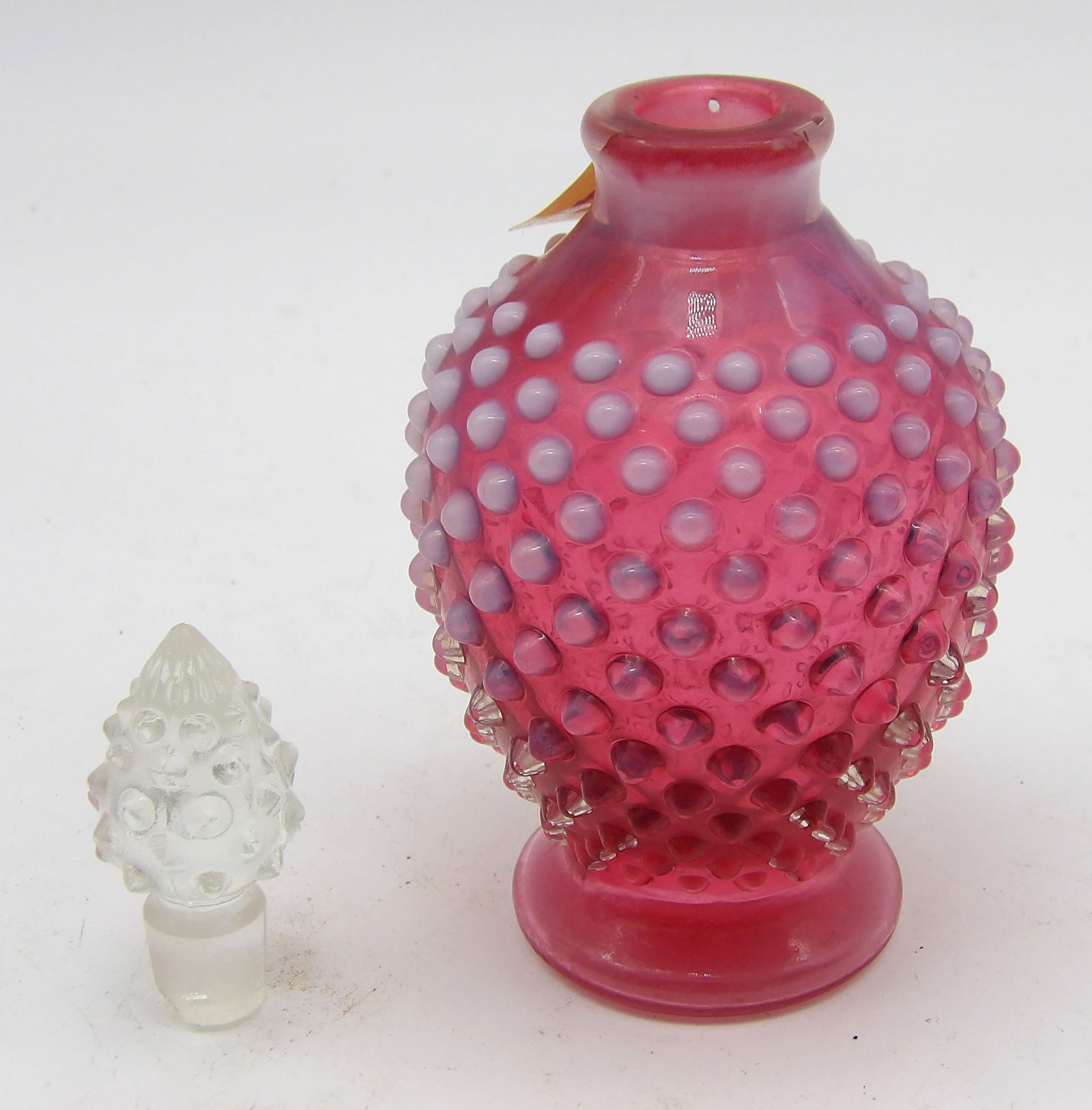 FENTON CRANBERRY OPALESCENT HOBNAIL PERFUME BOTTLE (1 of 2)