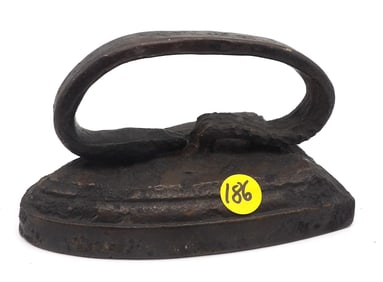 VINTAGE SAD IRON – ONE PIECE BODY/HANDLE