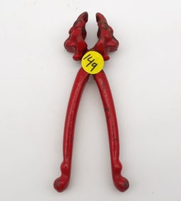 CAST IRON LEVER-STYLE ‘RED LION’ NUTCRACKER
