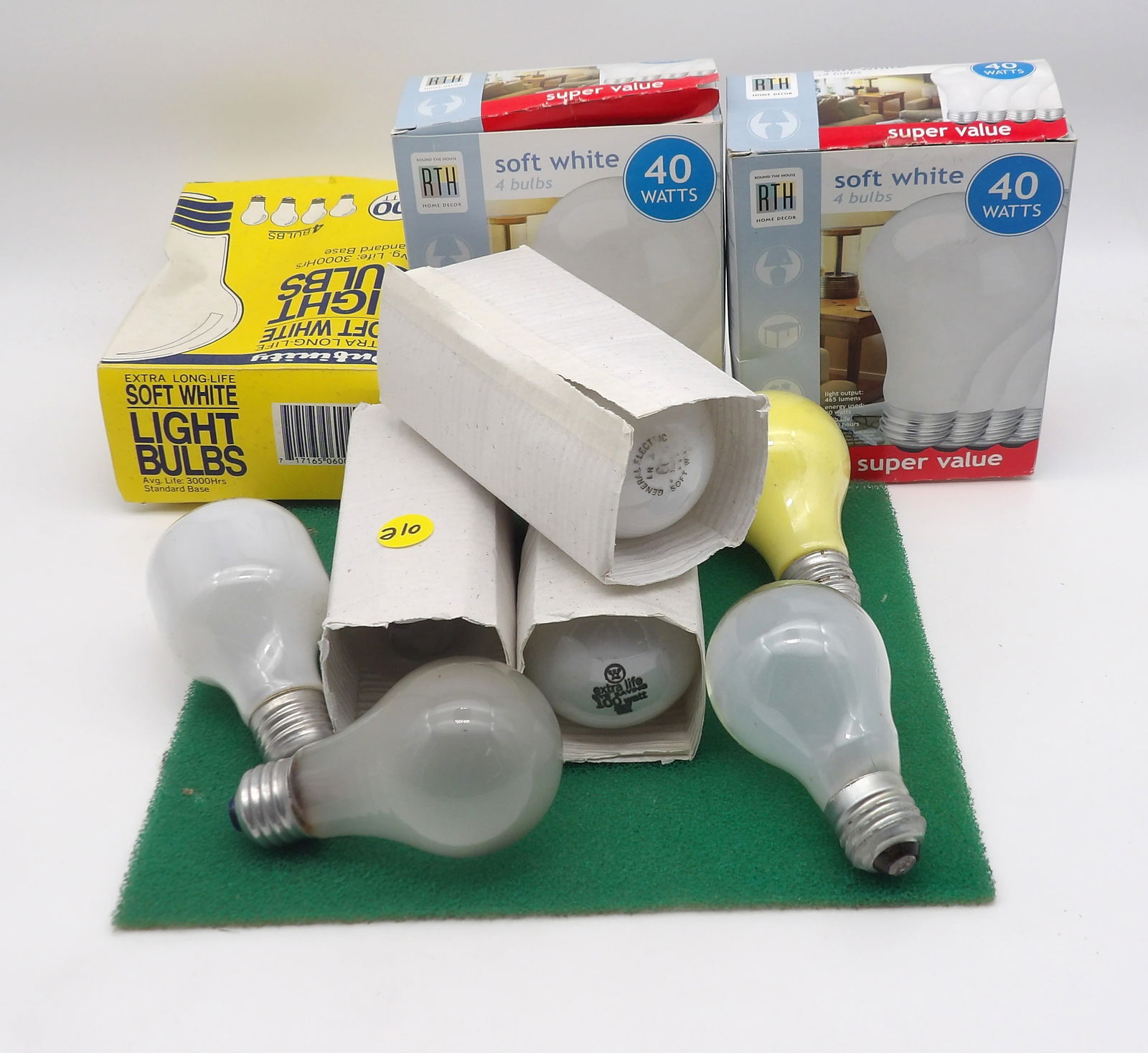 7 PC - 40. 60. 100 WATT LIGHT BULB LOT: ASSORTED LIGHT BULB LOT