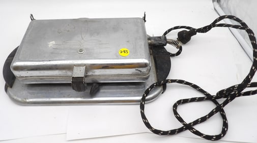 VINTAGE WAFFLE IRON