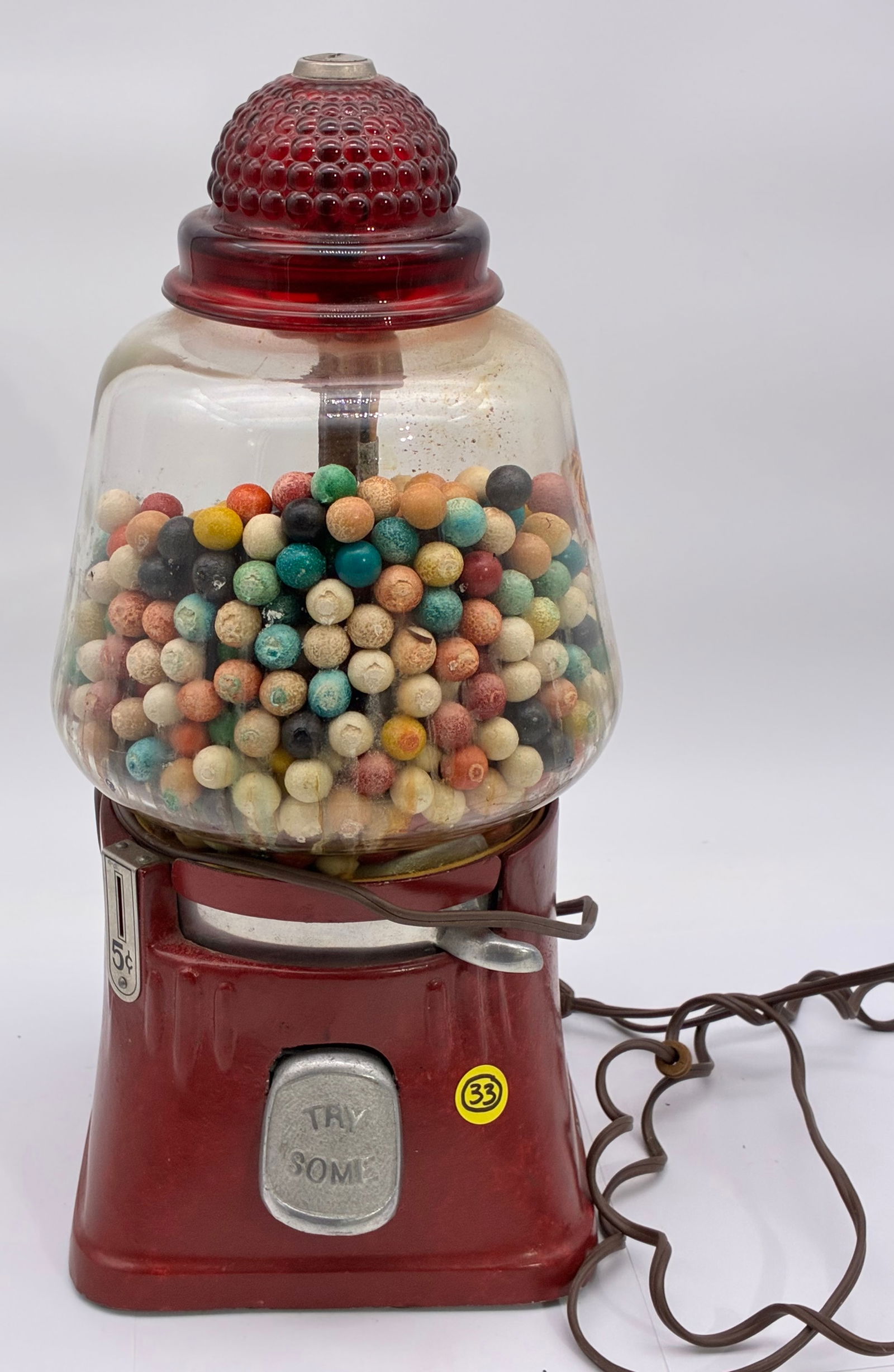 VINTAGE ‘ACORN STYLE’ LIGHT UP COIN-OP GUMBALL MACHINE (1 of 5)