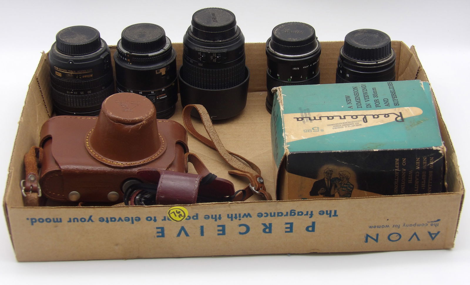 CAMERA, ACCESSORIES, AND REALORAMA SLIDEVIEWER LOT (1 of 12)