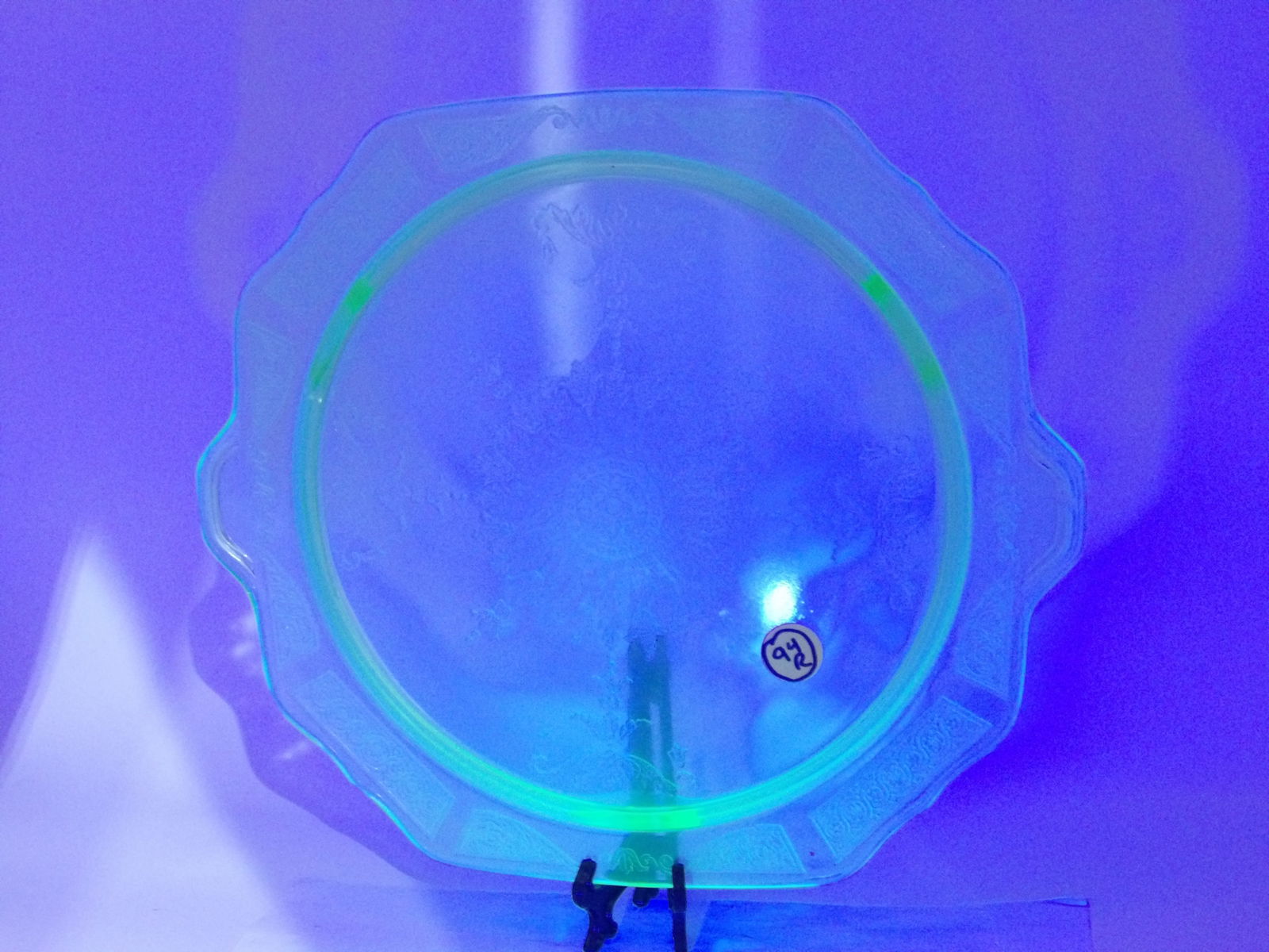 PRINCESS GREEN ANCHOR HOCKING DEPRESSION GLASS FOOTED CAKE PLATE (1 of 2)