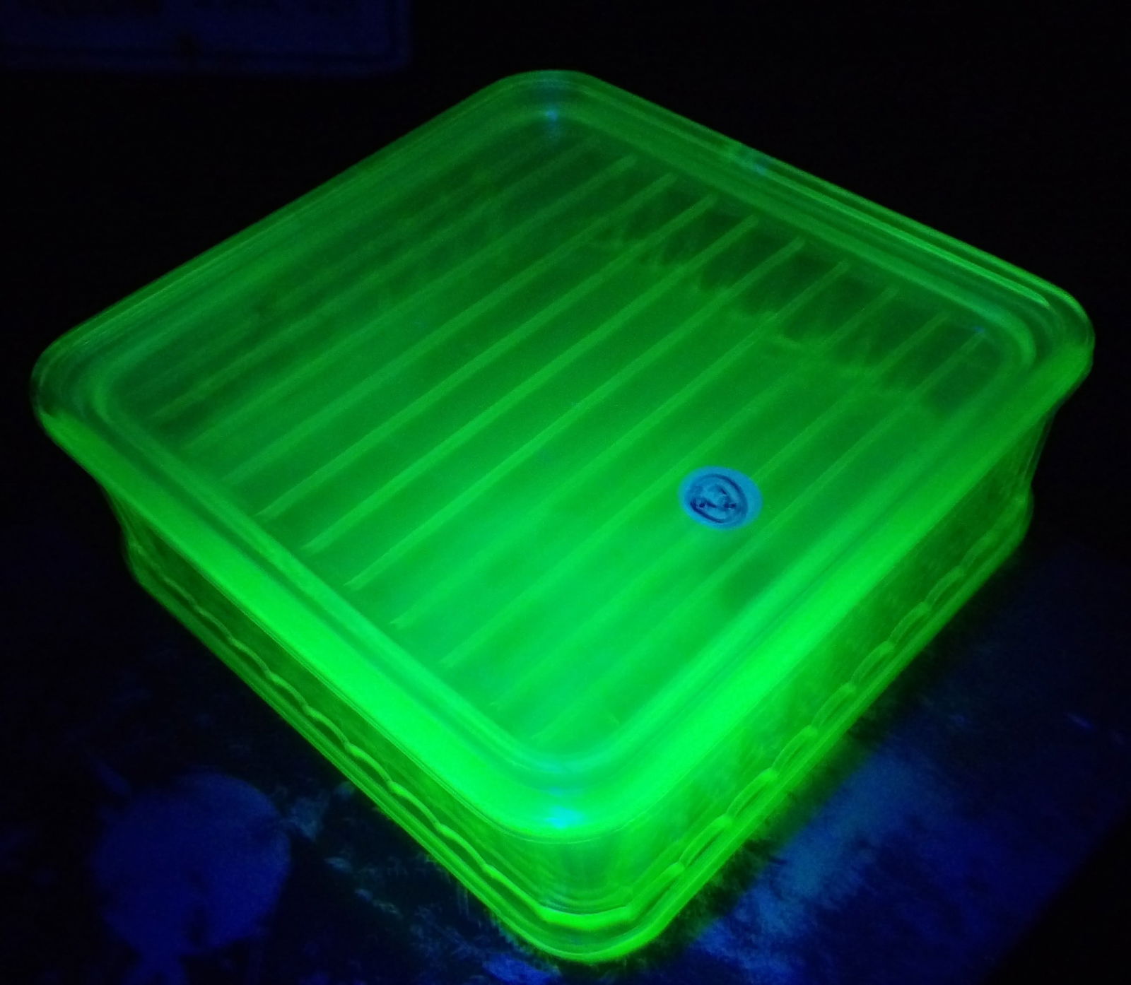 GREEN URANIUM DEPRESSION GLASS ANCHOR HOCKING REFRIGERATOR DISH W/ LID (1 of 3)