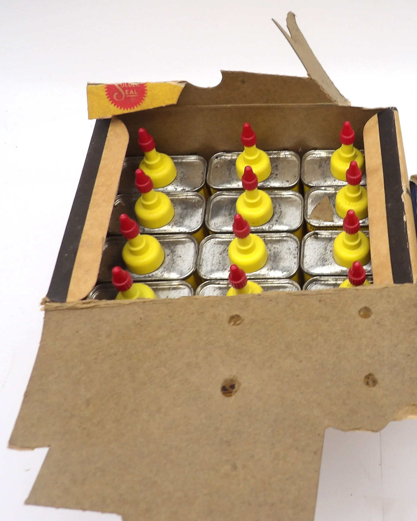 LIQUID WRENCH CASE (12) &  VINTAGE OIL / LUBE CANS (4) – WYNN’S FRICTION PROOFING, SHELL (1 of 4)