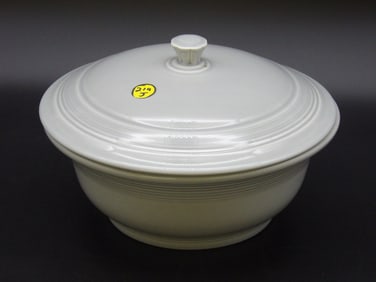 HL FIESTAWARE COVERED CASSEROLE DISH – GRAY