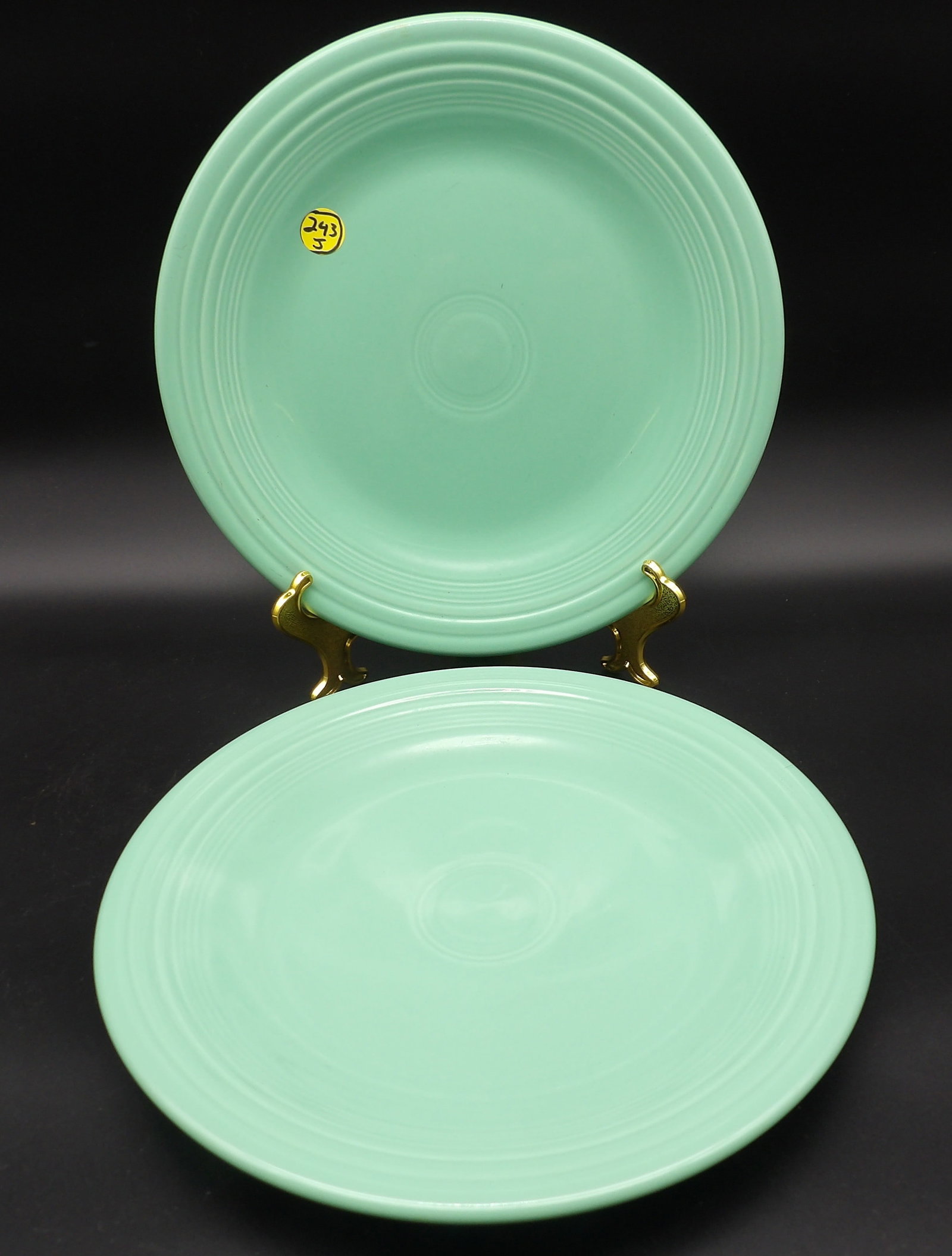 FIESTAWARE DINNER PLATES (2) – SEA MIST GREEN: This pair of collectible Fiestaware dinner plates comes in the retired Sea Mist Green color.