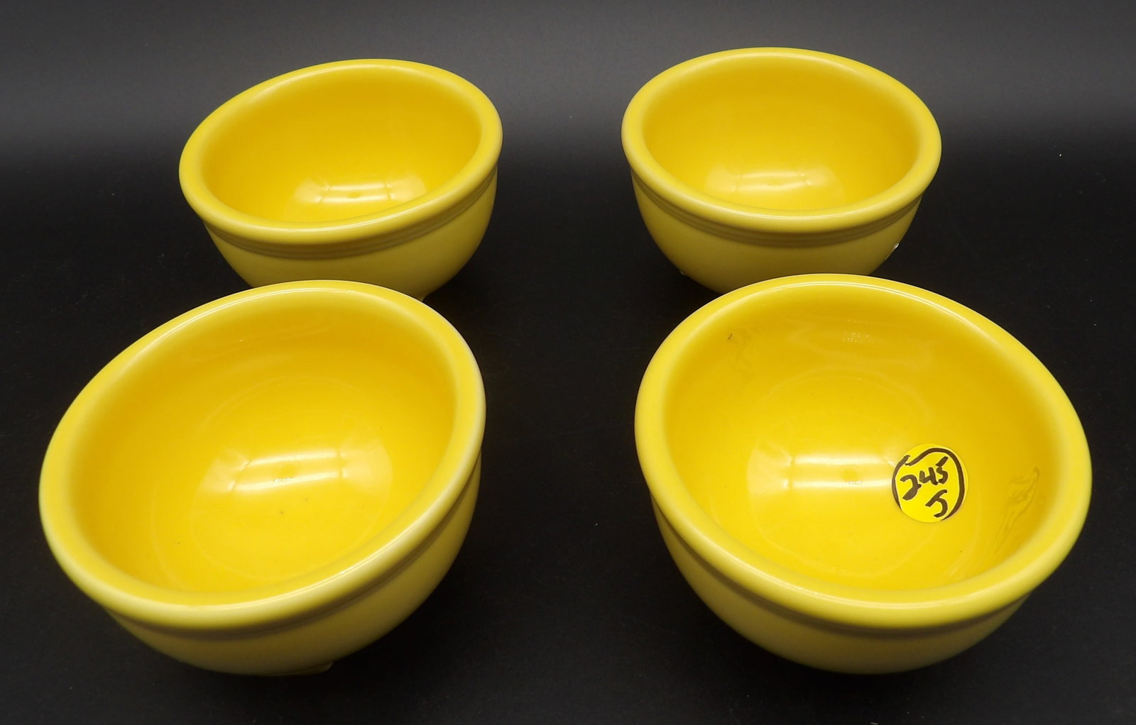 FIESTA TRIPOD DIPPING BOWLS (4) – SUNFLOWER YELLOW: This set of 4 distinctive Fiesta footed dipping bowls comes in the popular ‘Sunflower Yellow’ glaze.