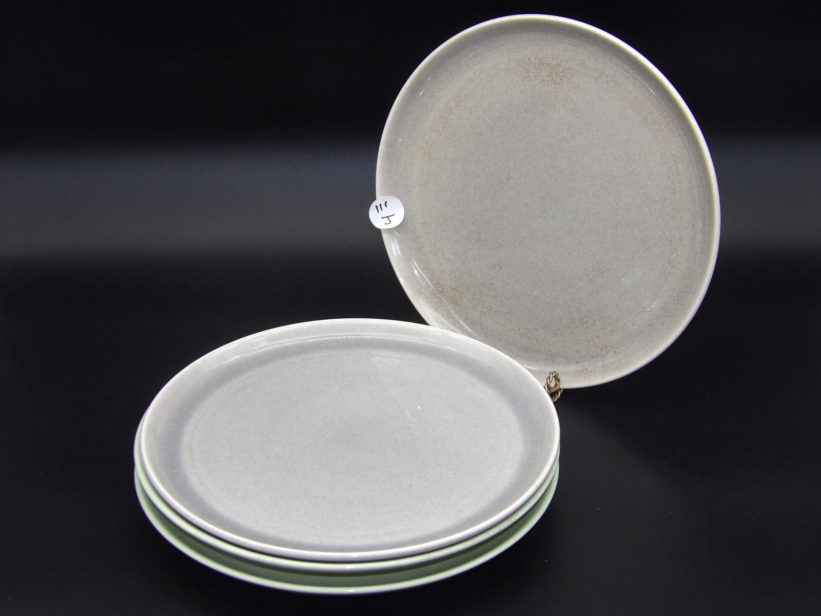 Russel Wright Dinner Plates (4): This set of 4 Russel Wright dinner plates comes in Grey and Mint Green.Measures:10"