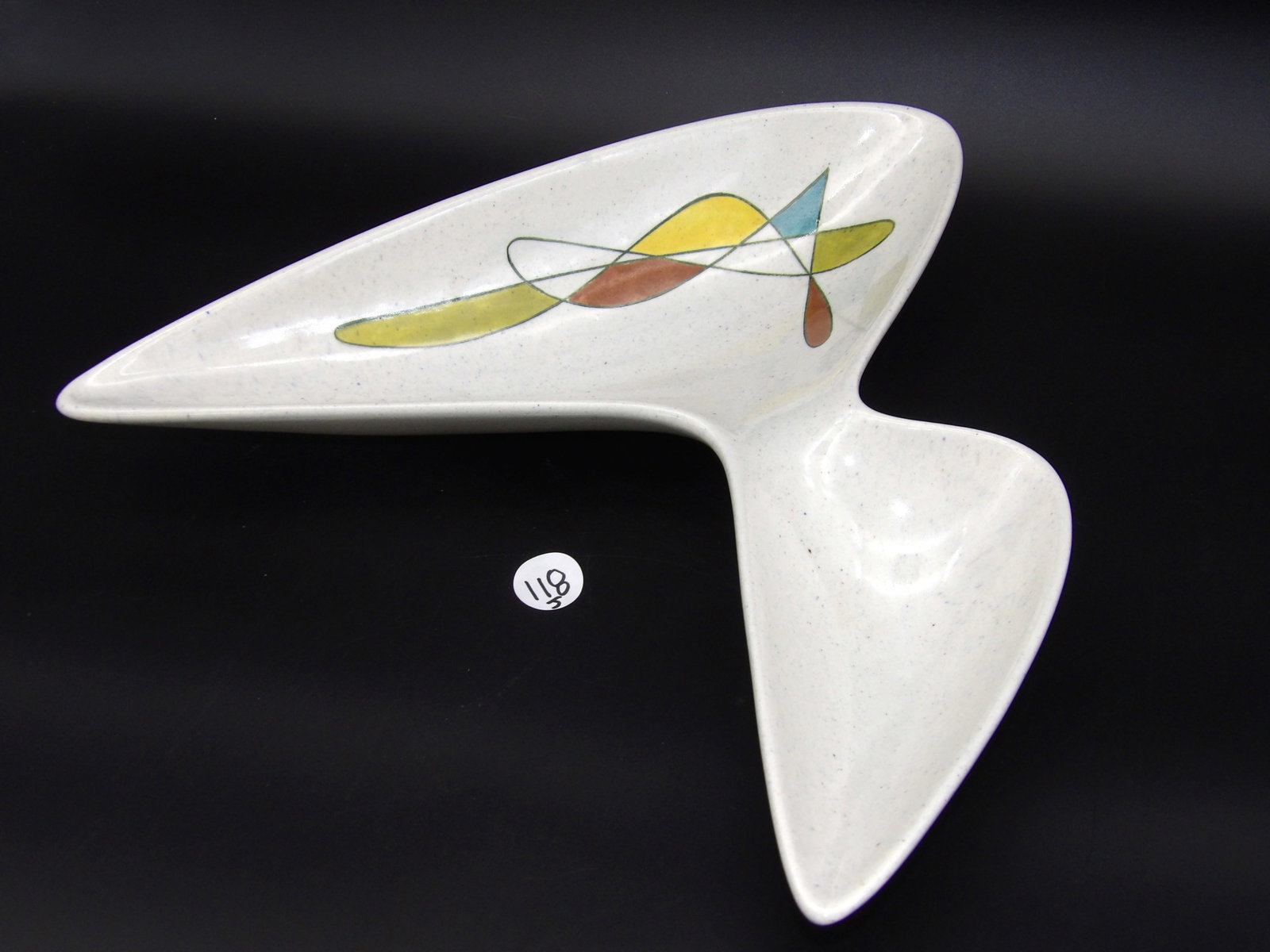 Metlox Poppytrail "California Free Roam" Jawbone Serving Dish: This serving dish from Metlox Poppytrail is in the "California Free Roam" style and in the distinctive Jawbone / Boomerang shape.Measures:14" x 12" x 2.5"