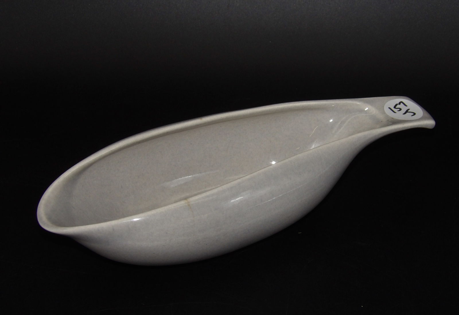 Russel Wright Gravy Boat: This Russel Wright gravy boat comes in classic gray color.Measures:10.5" x 4" x 3"