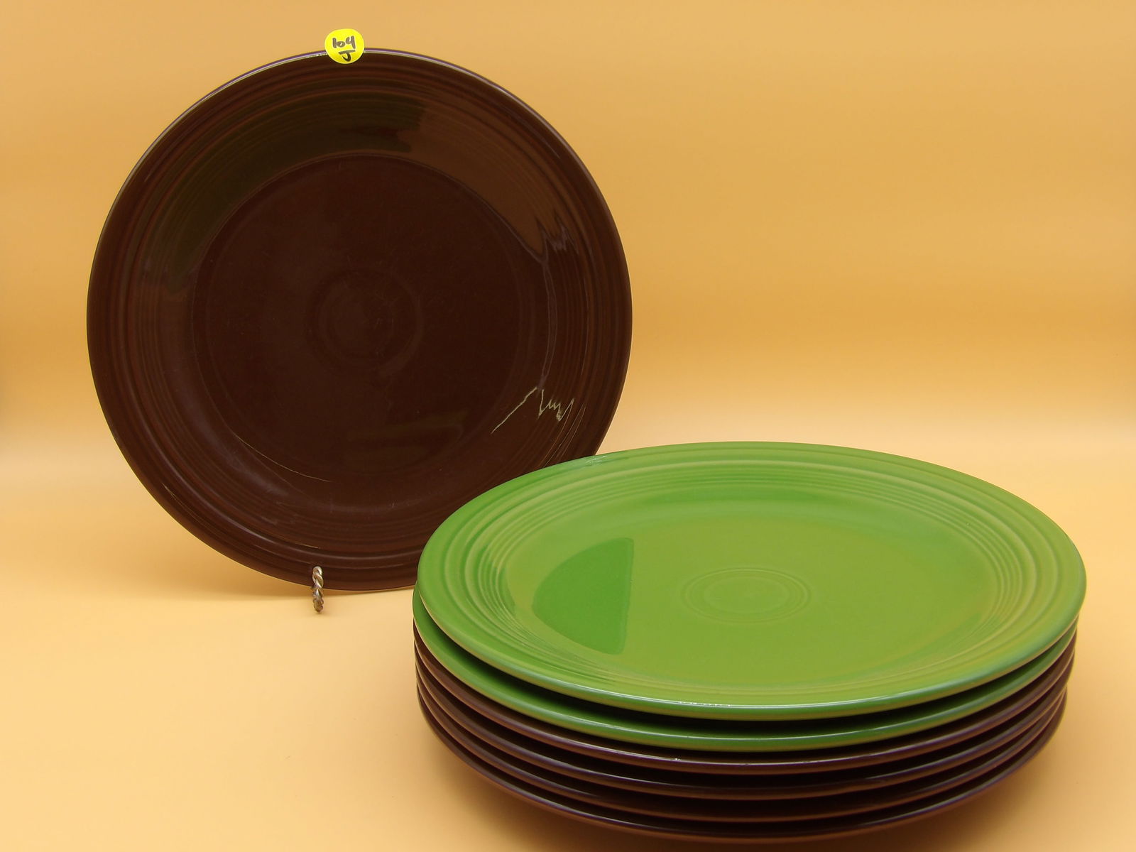 Fiestaware Dinner Plates (7): This lot of 7 modern-era Fiestaware dinner plates comes in Shamrock & Chocolate color glazes. Measures: 10.5" each