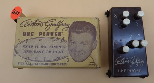 Arthur Godfrey Uke Player (w/ Box) Chord Helper