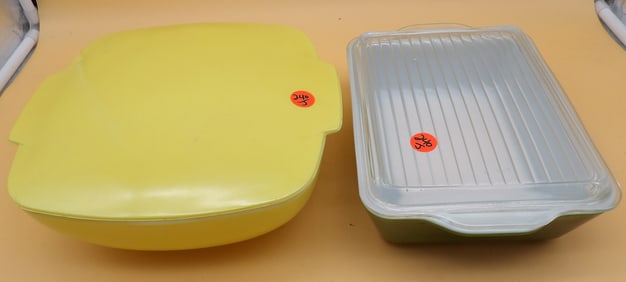 Pyrex Yellow Casserole Dish & Pyrex Green Lidded Refrigerator Dish