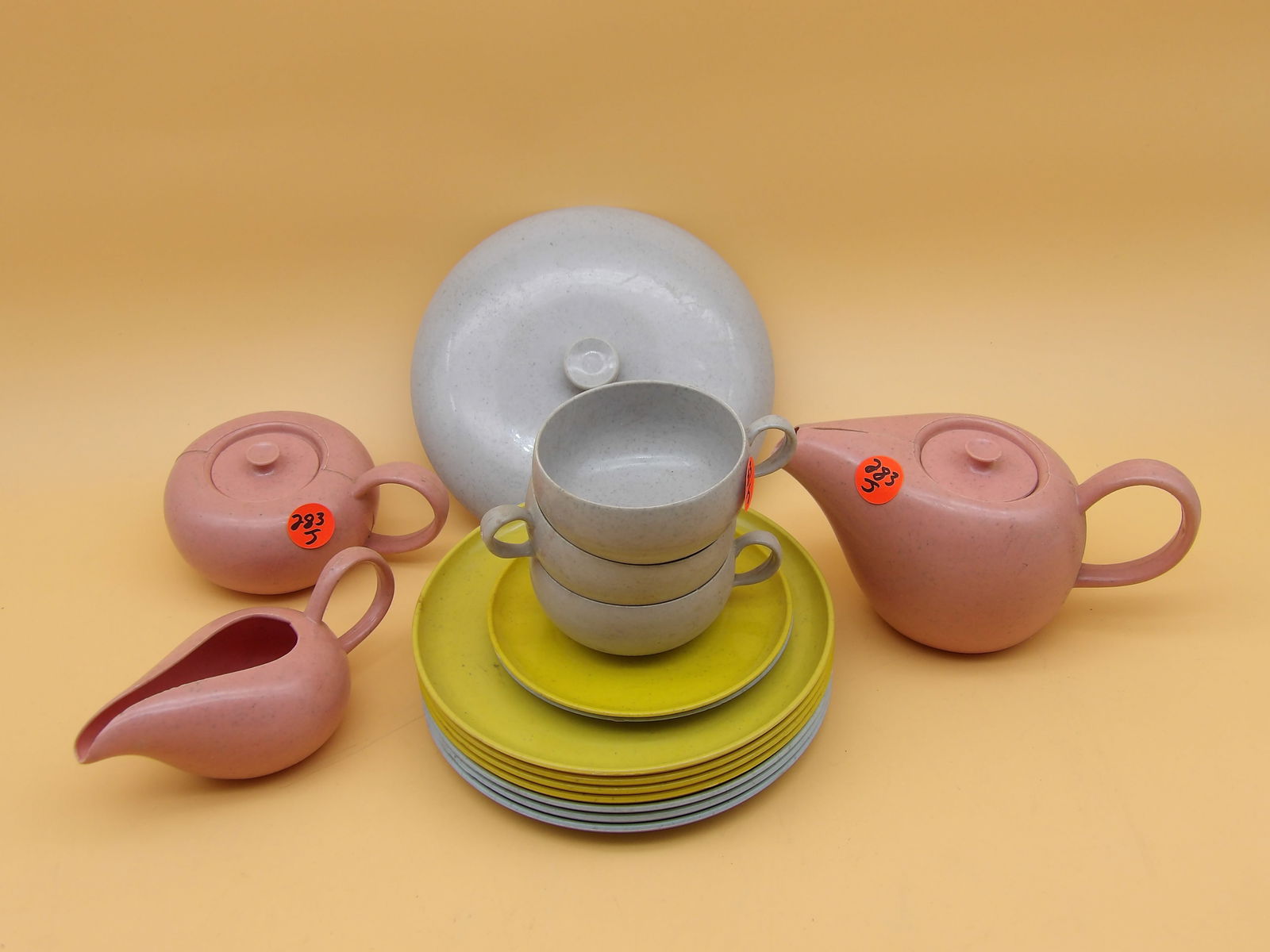 Russel Wright / Ideal Plastic Toy Dishes / Tea Set (15 pcs) (1 of 4)