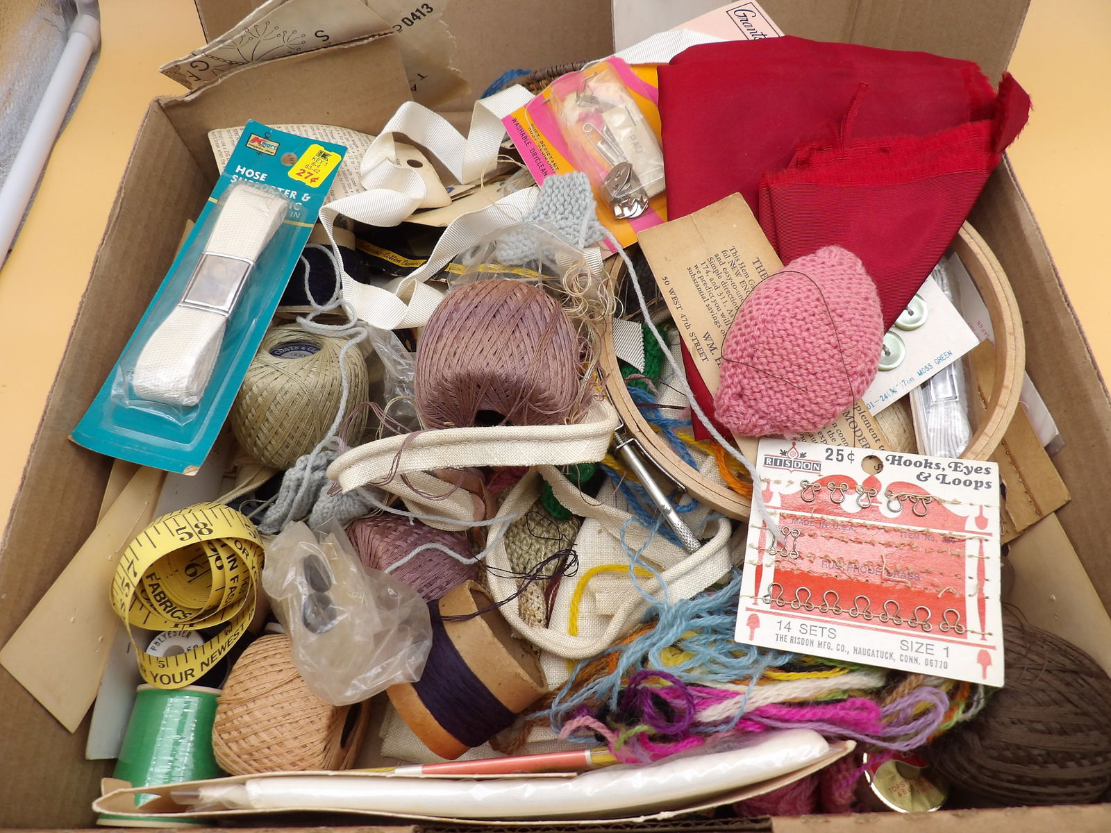 Singer Automatic Zigzagger & Sewing Accessories - 3