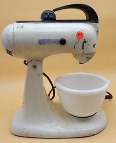 Kitchen Aid Electric Mixer w/ Bowl