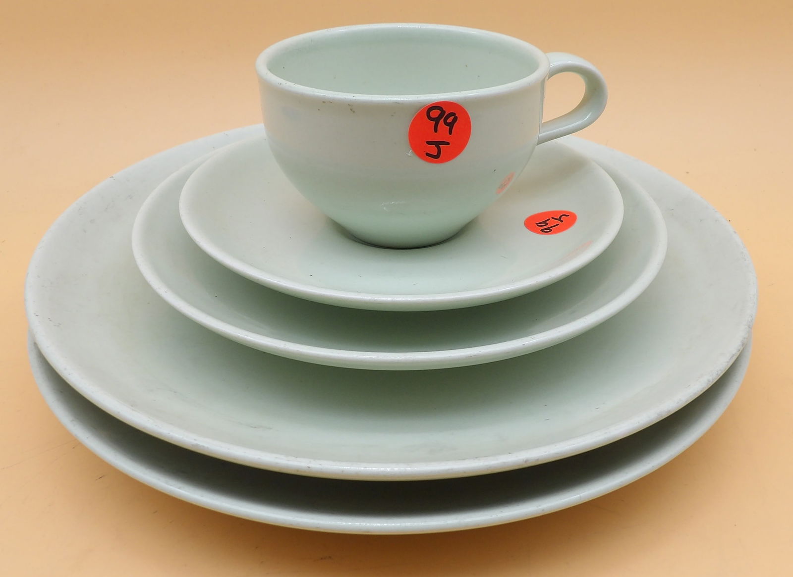 Russel Wright Iroquois Casual Plates, Saucer, Cup (5 pcs): This Russel Wright Iroquois Casual collection includes 2 large plates (10"), 1 small plate (7.5"), 1 saucer (6"), and 1 cup (2.5" x 5" x 4"). 1950's.