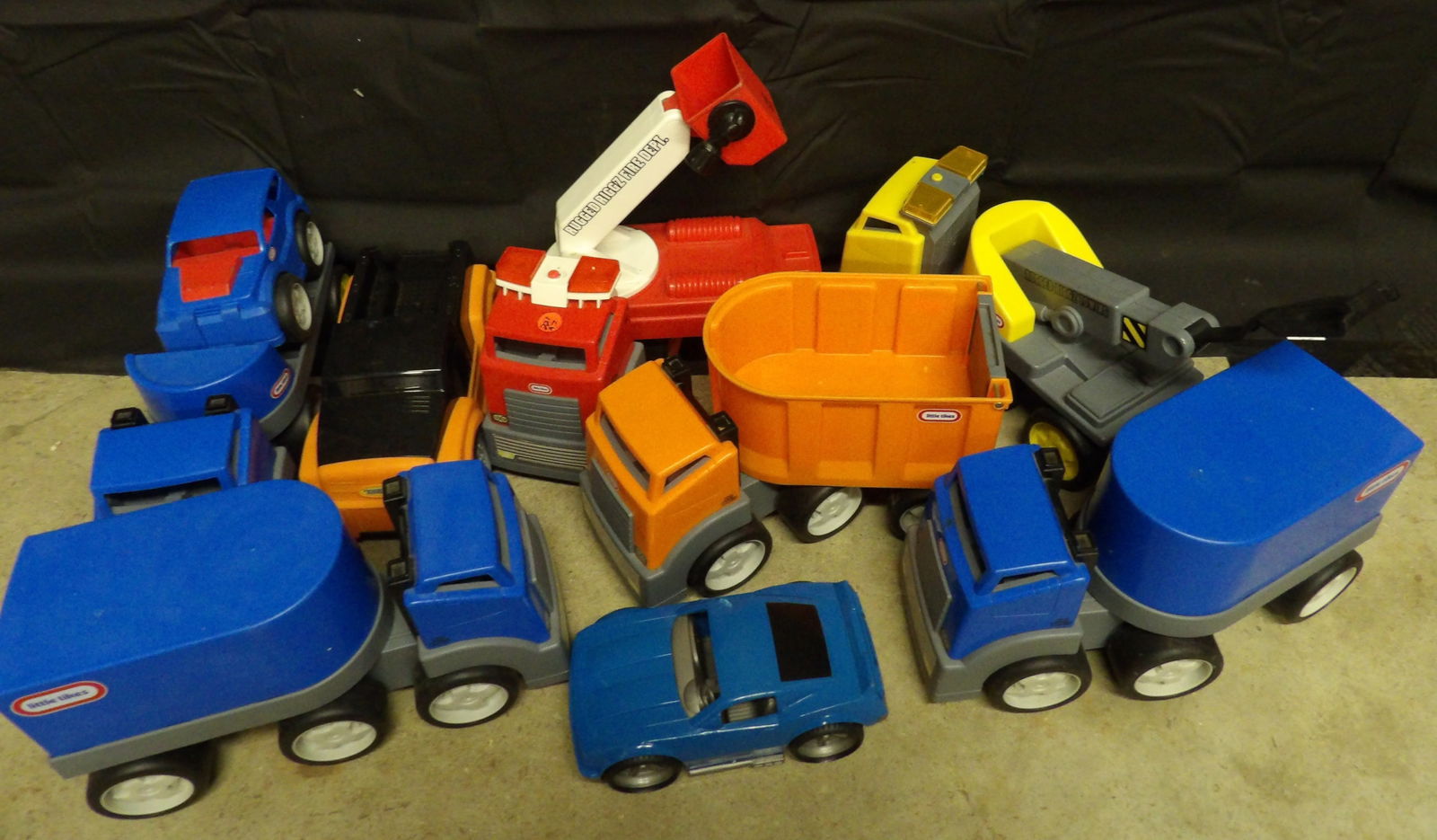 Little Tykes Rugged Riggs Trucks (9 pcs) (1 of 3)