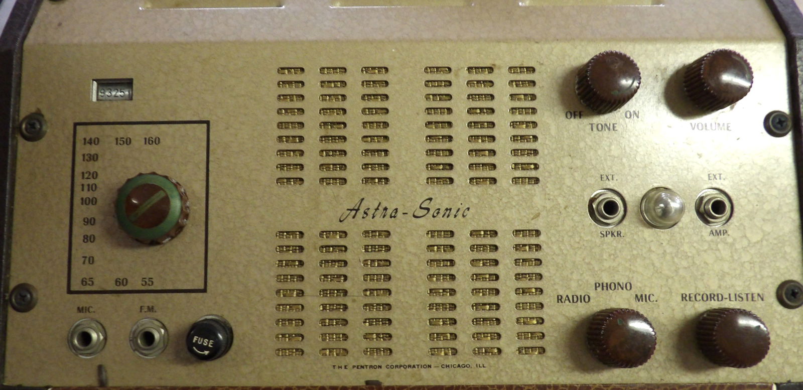 Pentron Astra-Sonic Wire Recorder & Phono/Radio: This vintage 1930's / 1940's Pentron Astra-Sonic wire recorder (Model 748) also has radio and phonograph functions. Comes in hard-shell carry case & cover. Bad cord / not tested. Measures 10" x 14.5"