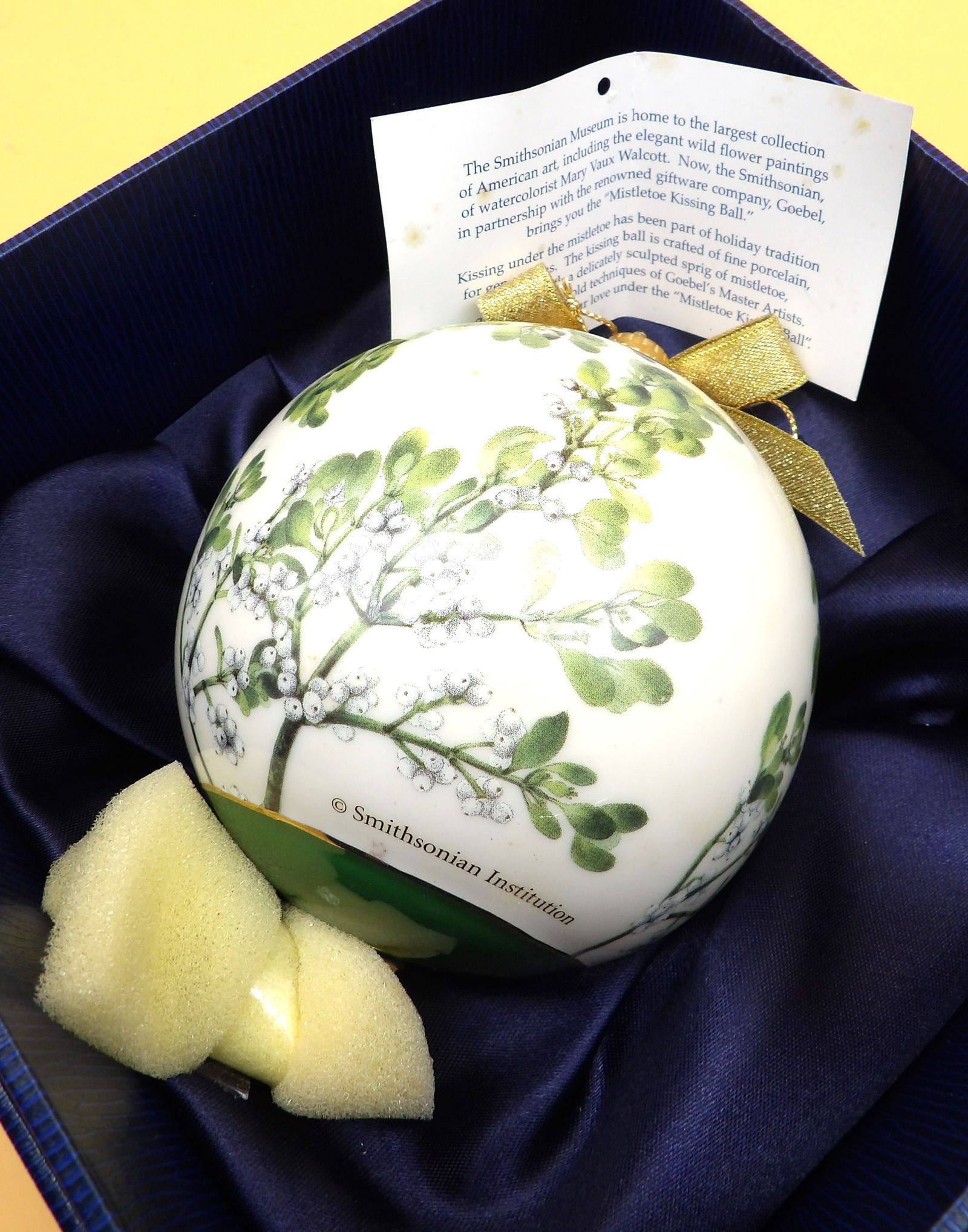 Goebel Smithsonian "Mistletoe Kissing Ball": This porcelain "Mistletoe Kissing Ball" was made by Goebel for the Smithsonian Collection. Comes in box. Measures 6" x 7.5" x 7.5"