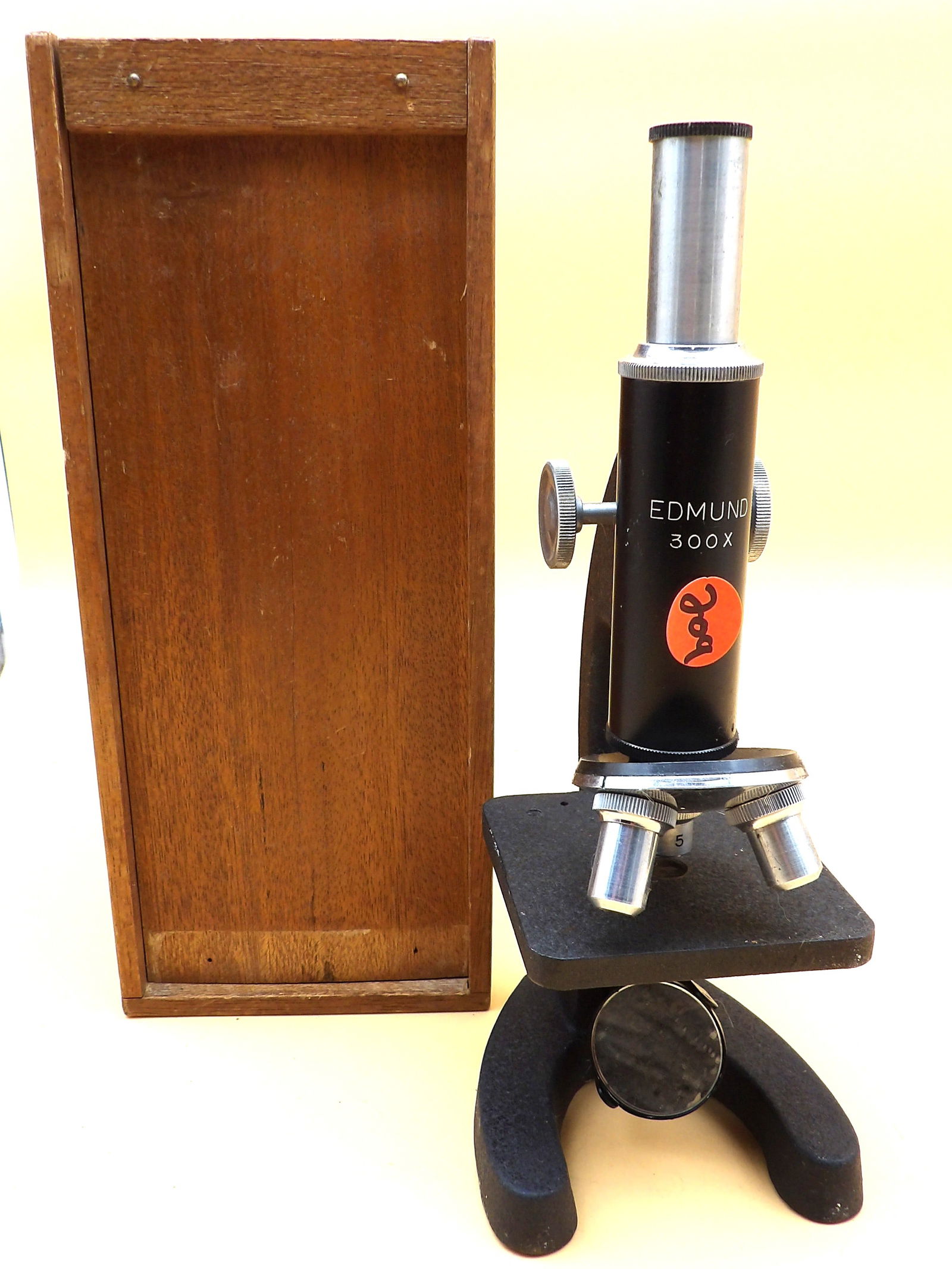 Edmund Microscope: This Edmund microscope comes in a wooden storage box. Measures 10" x 5" x 4".