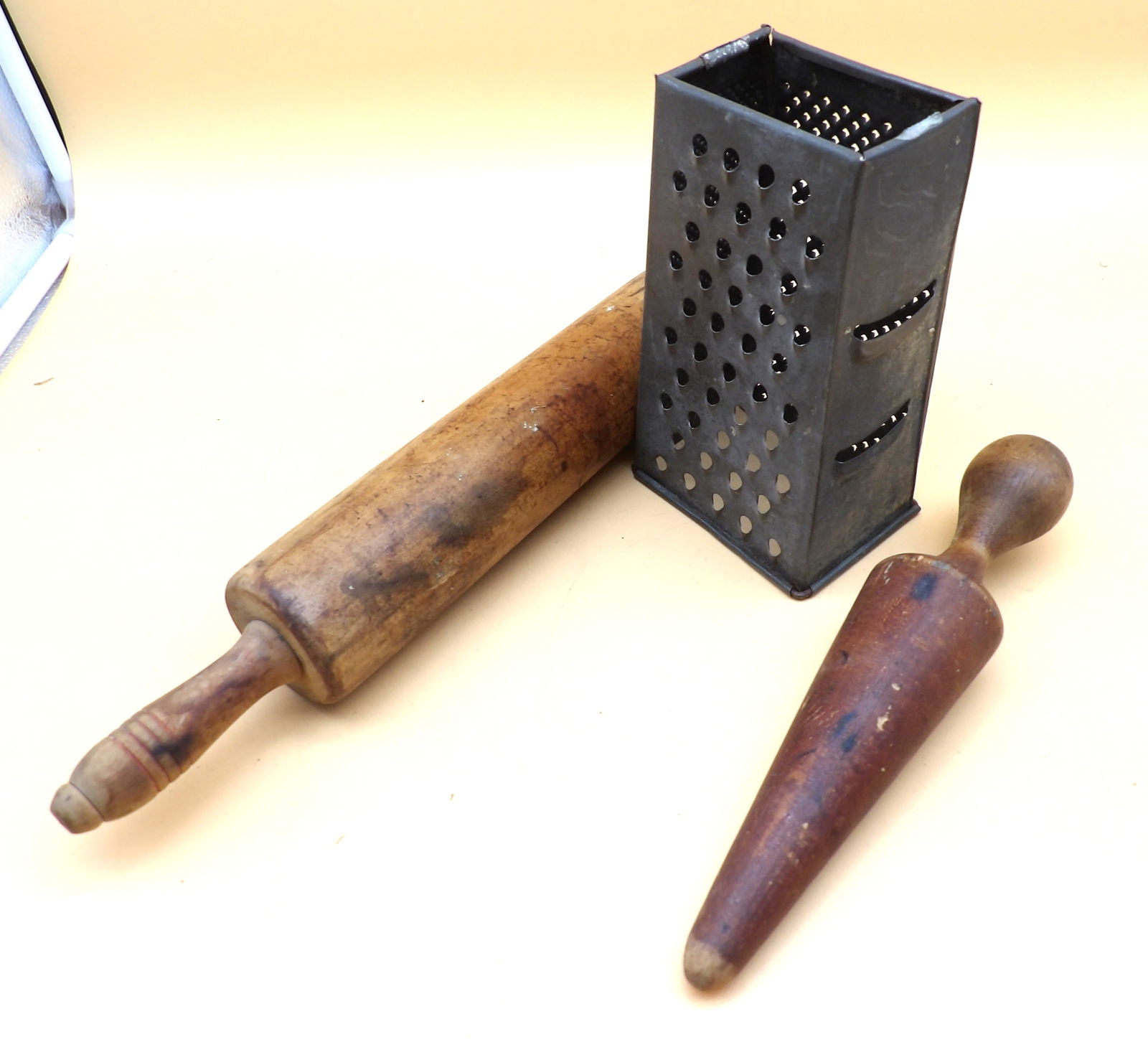 Vintage Breadpans, Grater, Rolling Pin, Pestle: This vintage kitchenware lot includes an April Hall breadpan (6"), Morton breadpan (6"), and 4 generic brand breadpans (6" & 5") - as well as a 7" grater, 12" wooden rolling pin, and a 6" wooden pestl