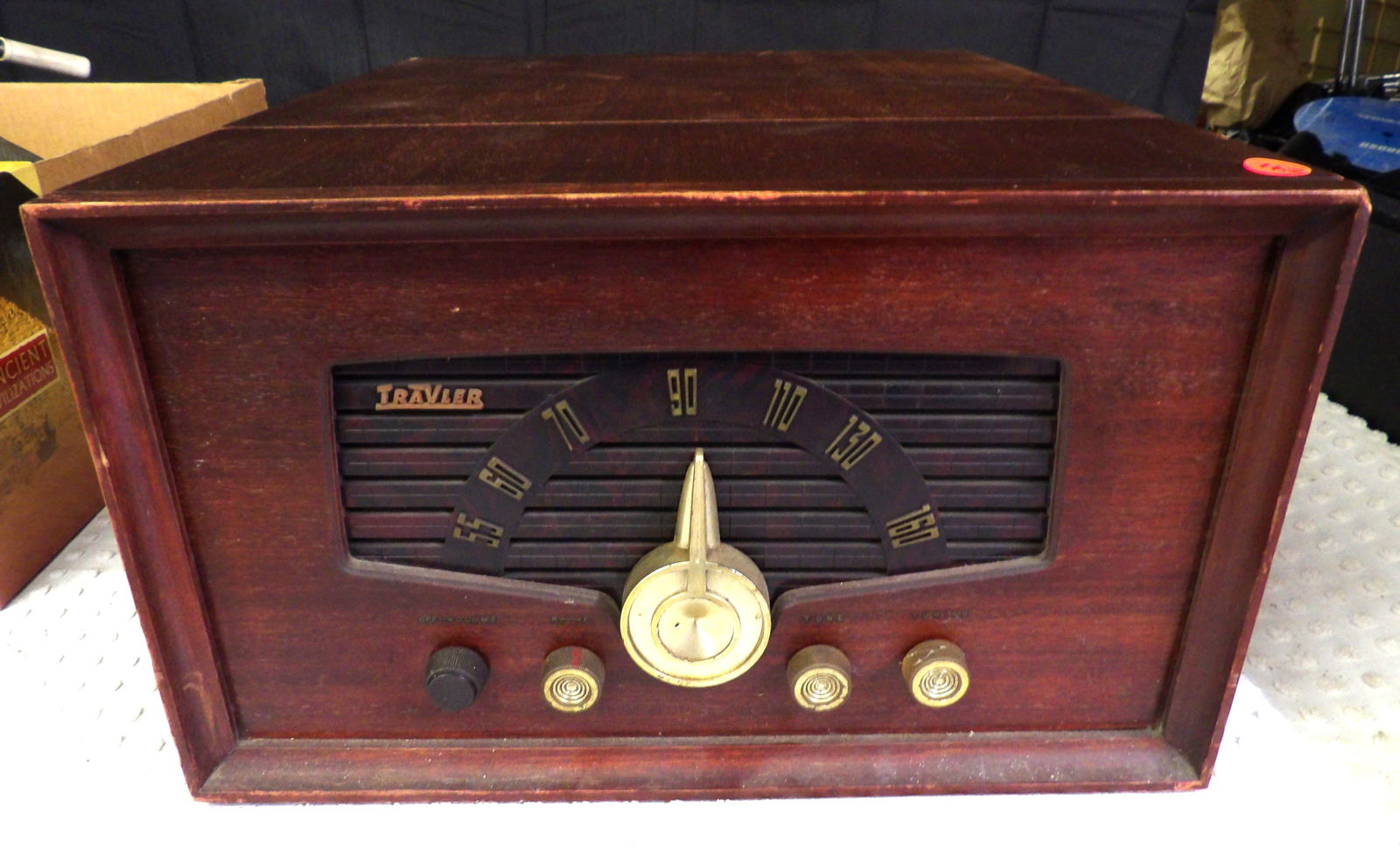 1950's Travler Phonograph / Radio 5510 (1 of 3)